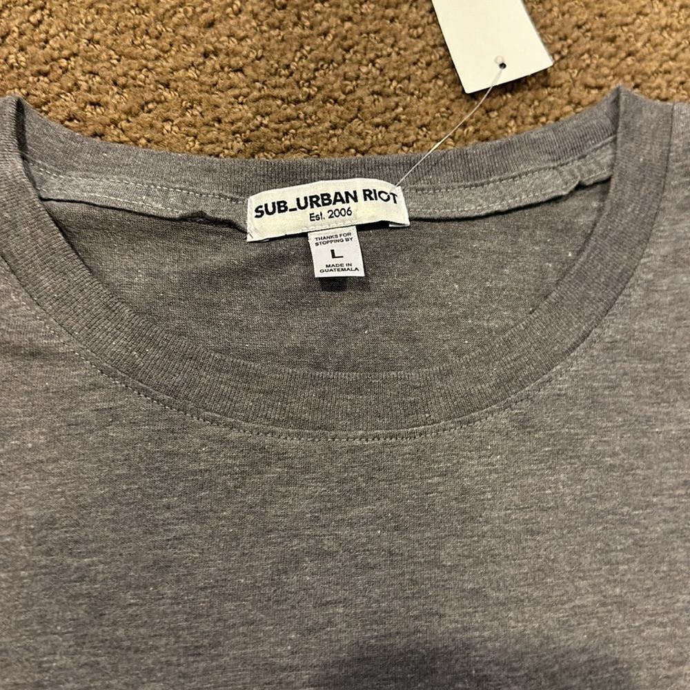 Sub_urban Riot Women’s Grey Pocket T-Shirt with Embroidered Red Heart - Picture 3 of 7